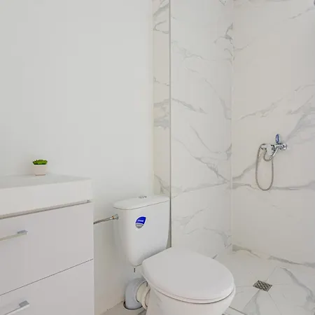 Отель Seaside 2 *